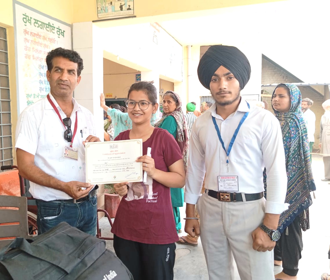 The youth who became voters for the first time cast their votes with great enthusiasm